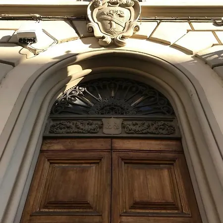 The Golden Tree شقة *