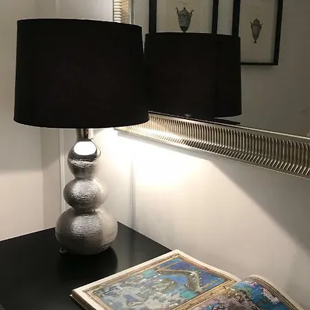 The Golden Tree شقة *