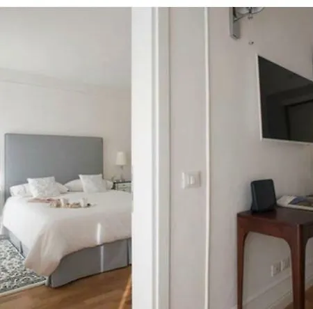 The Golden Tree فلورنس