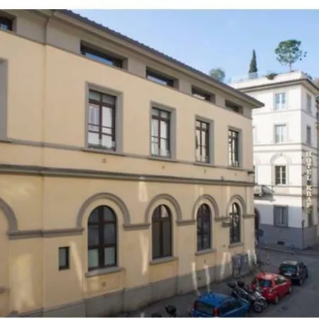 The Golden Tree فلورنس