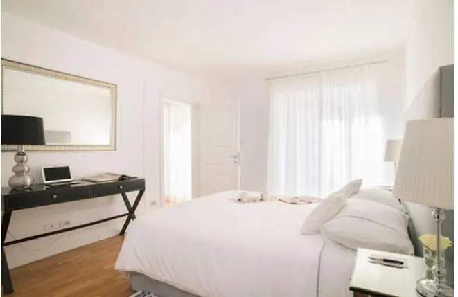 The Golden Tree Apartament *