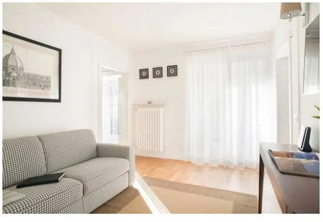 Apartament The Golden Tree